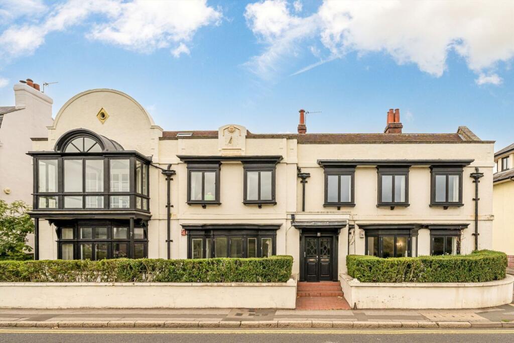 2 bed 1st Floor Flat for rent in Shepperton. From Jackson-Stops - Weybridge