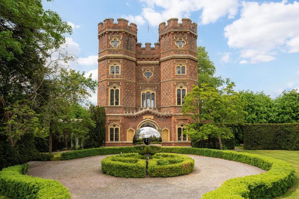 6 bed Detached for rent in Esher. From Jackson-Stops - Weybridge 6 bed Detached for rent in Esher. From Jackson-Stops - Weybridge