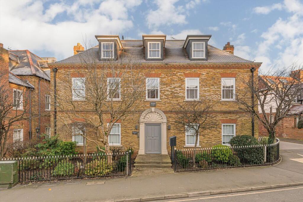 1 bed 1st Floor Flat for rent in Weybridge. From Jackson-Stops - Weybridge