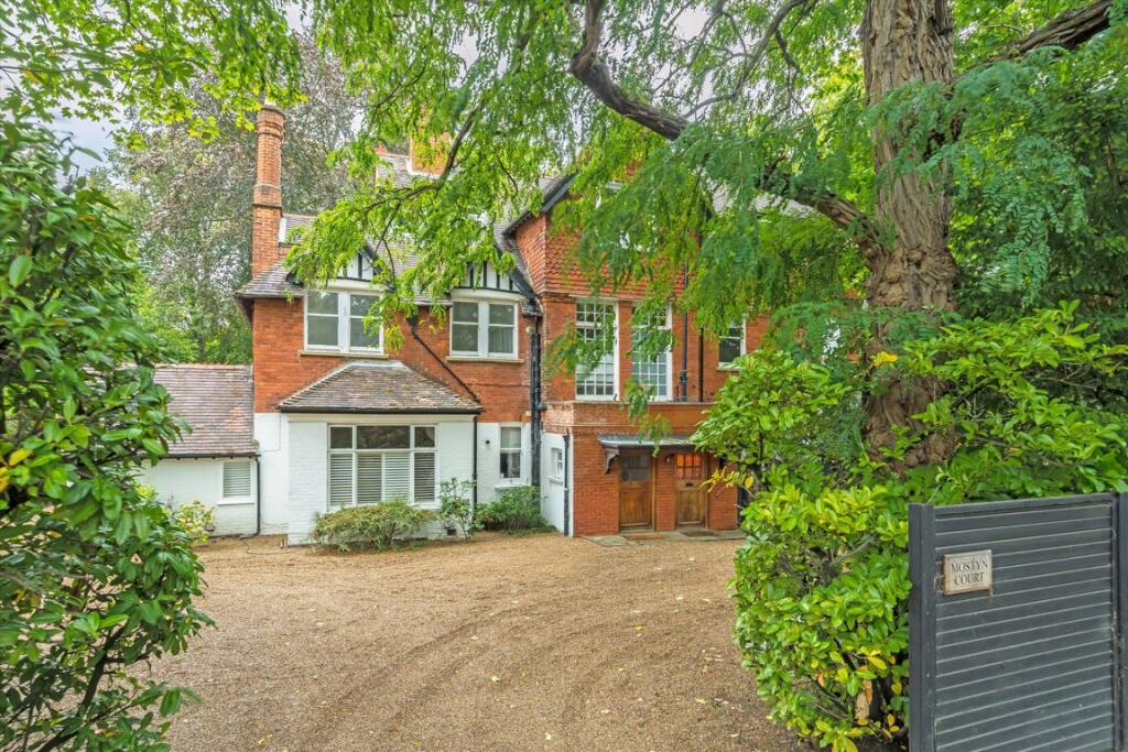 2 bed 1st Floor Flat for rent in Weybridge. From Jackson-Stops - Weybridge
