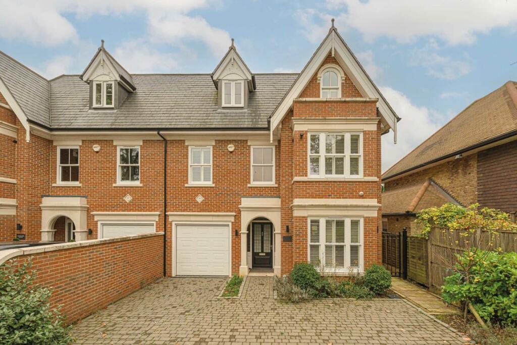 5 bed Detached for rent in Weybridge. From Jackson-Stops - Weybridge