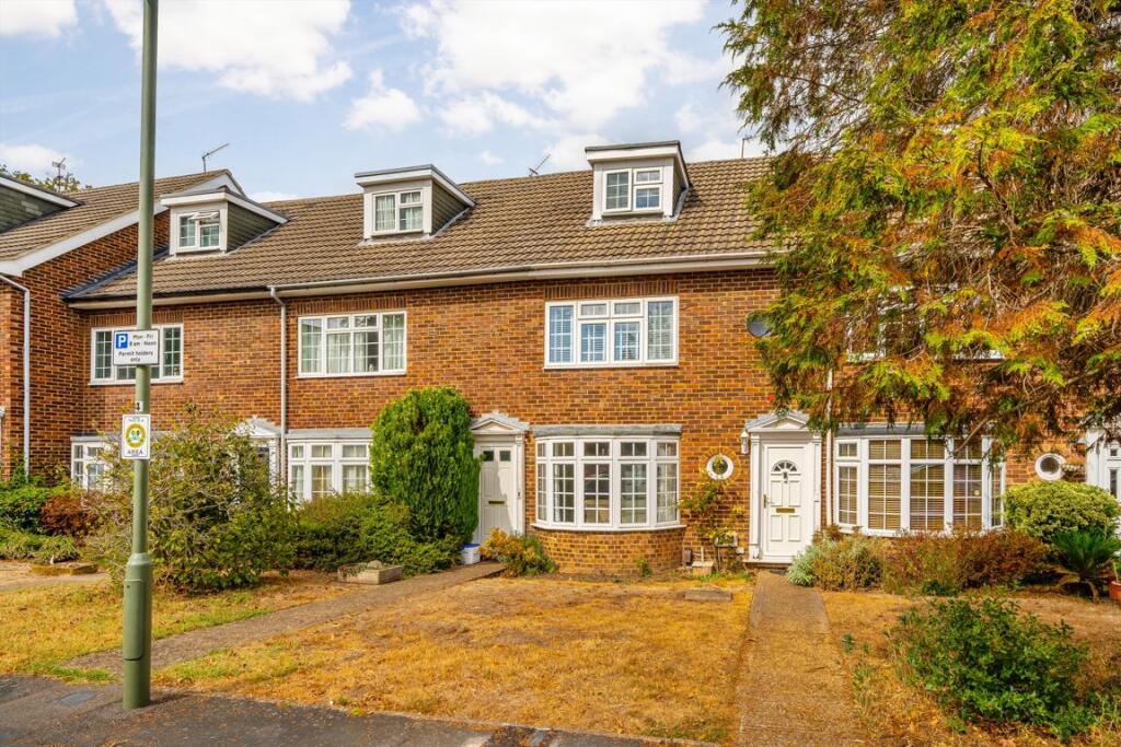 3 bed Mid Terraced House for rent in Walton-on-Thames. From Jackson-Stops - Weybridge 3 bed Mid Terraced House for rent in Walton-on-Thames. From Jackson-Stops - Weybridge