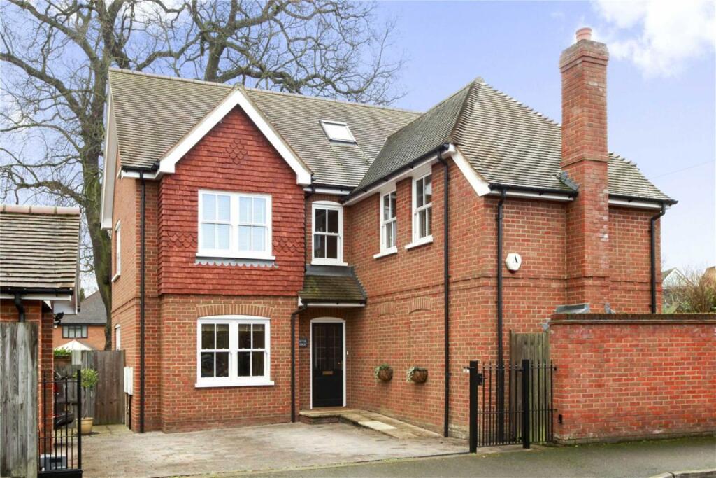 4 bed Detached for rent in Weybridge. From Jackson-Stops - Weybridge 4 bed Detached for rent in Weybridge. From Jackson-Stops - Weybridge
