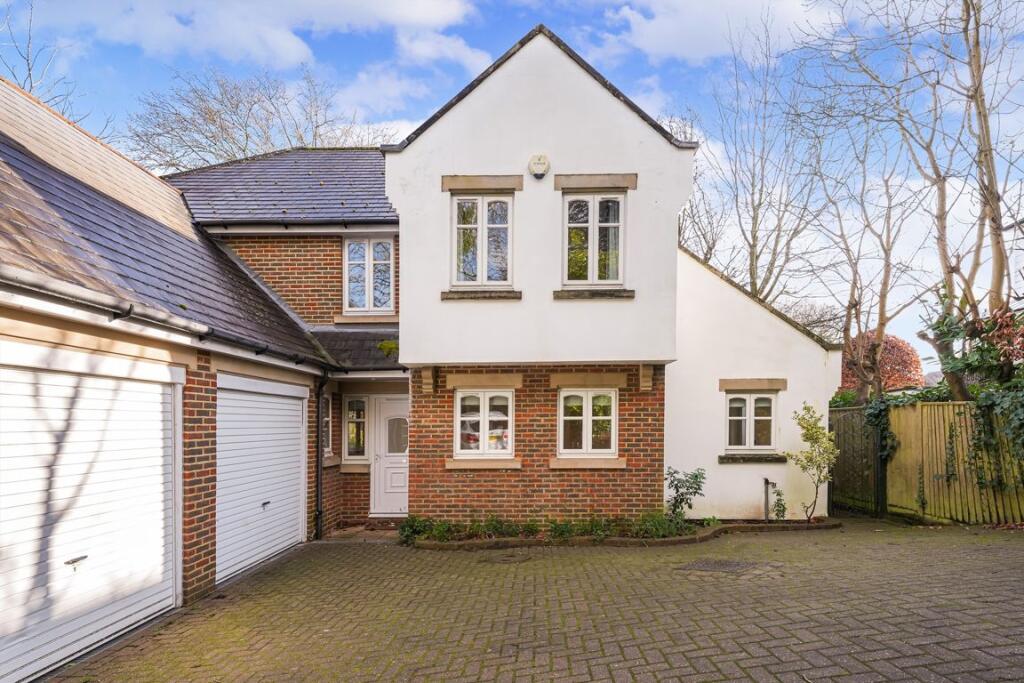 5 bed Detached for rent in Weybridge. From Jackson-Stops - Weybridge 5 bed Detached for rent in Weybridge. From Jackson-Stops - Weybridge