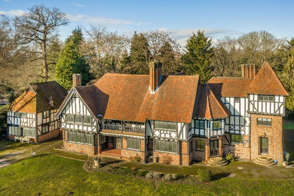 8 bed Detached for rent in Esher. From Jackson-Stops - Weybridge 8 bed Detached for rent in Esher. From Jackson-Stops - Weybridge