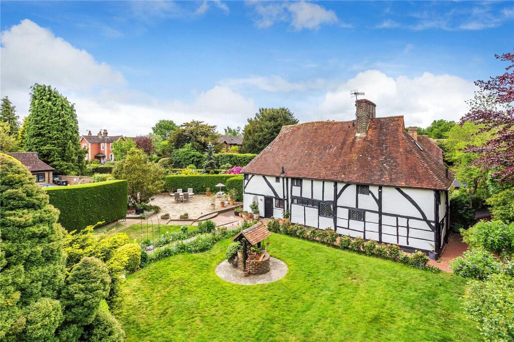 4 bed Detached for rent in Lingfield Common. From Jackson-Stops - Oxted 4 bed Detached for rent in Lingfield Common. From Jackson-Stops - Oxted