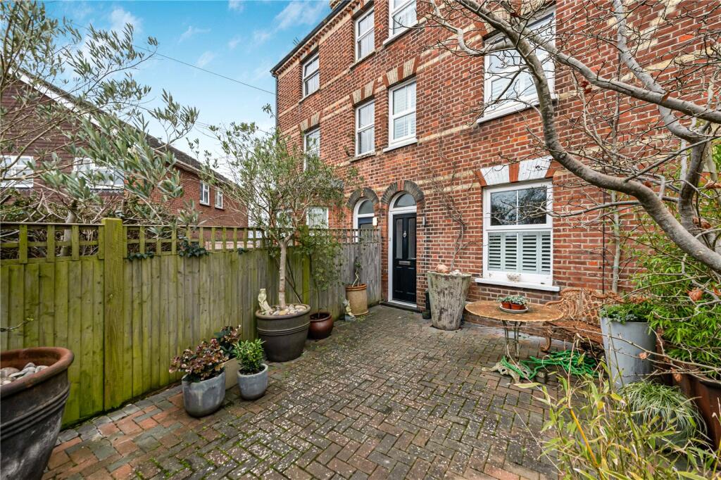 3 bed Mid Terraced House for rent in Tonbridge. From Jackson-Stops - Kent And East Sussex 3 bed Mid Terraced House for rent in Tonbridge. From Jackson-Stops - Kent And East Sussex