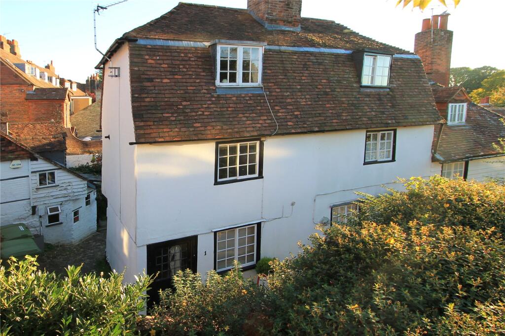 1 bed End of Terrace for rent in Sevenoaks. From Jackson-Stops - Kent And East Sussex