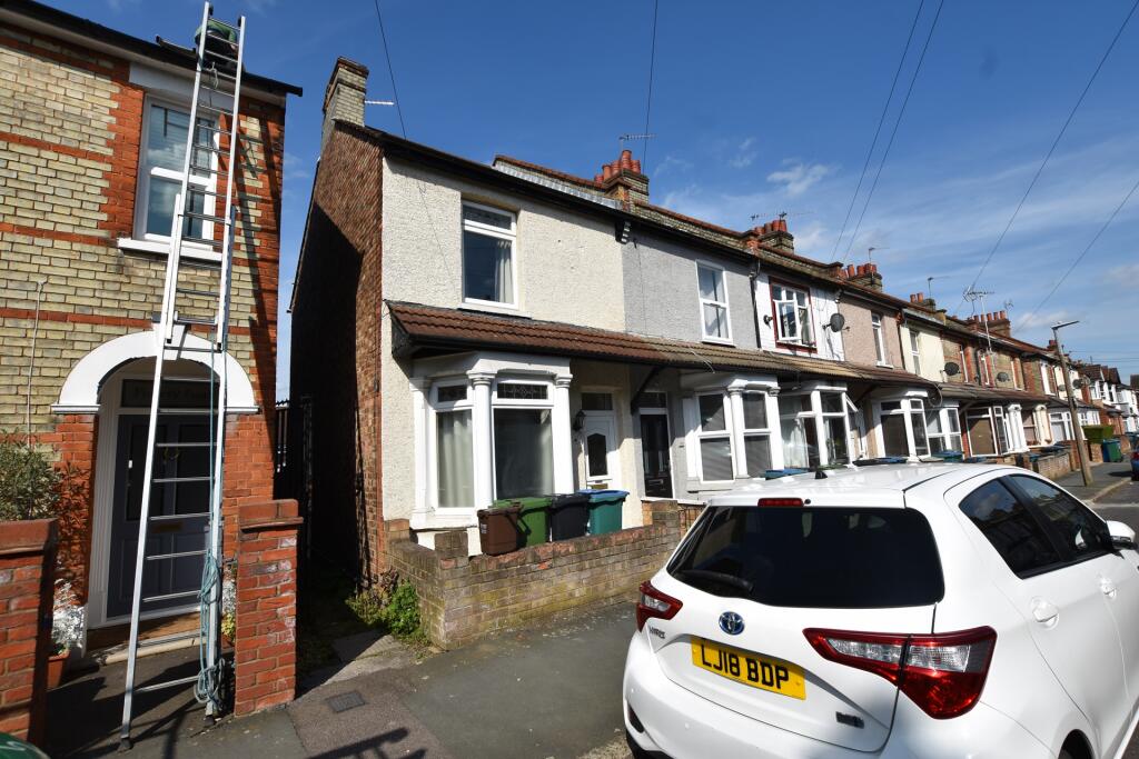 2 bed End Terraced House for rent in Watford. From Oak Estates and Financial Services