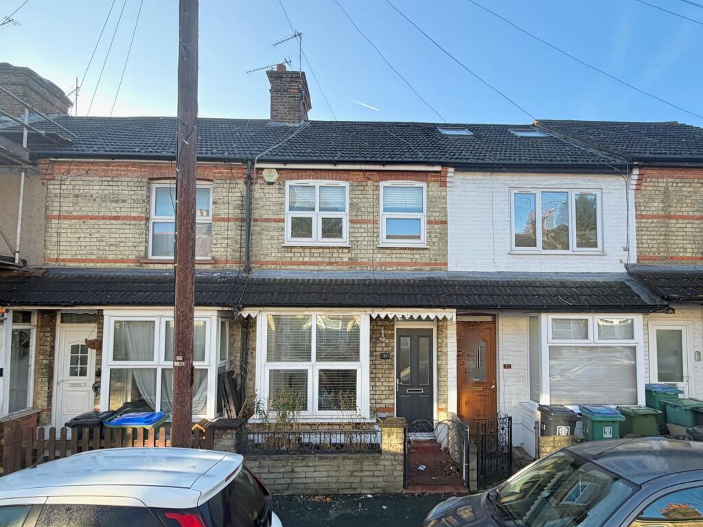 2 bed Mid Terraced House for rent in Watford. From Oak Estates and Financial Services