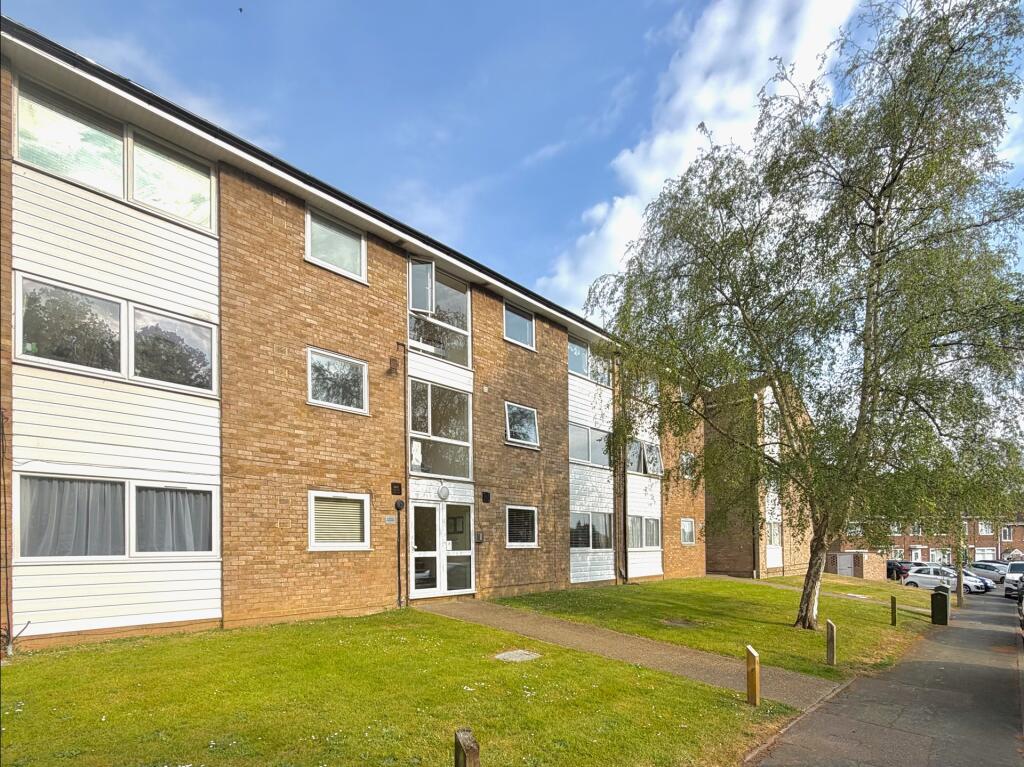 2 bed 1st Floor Flat for rent in Aldenham. From Oak Estates and Financial Services