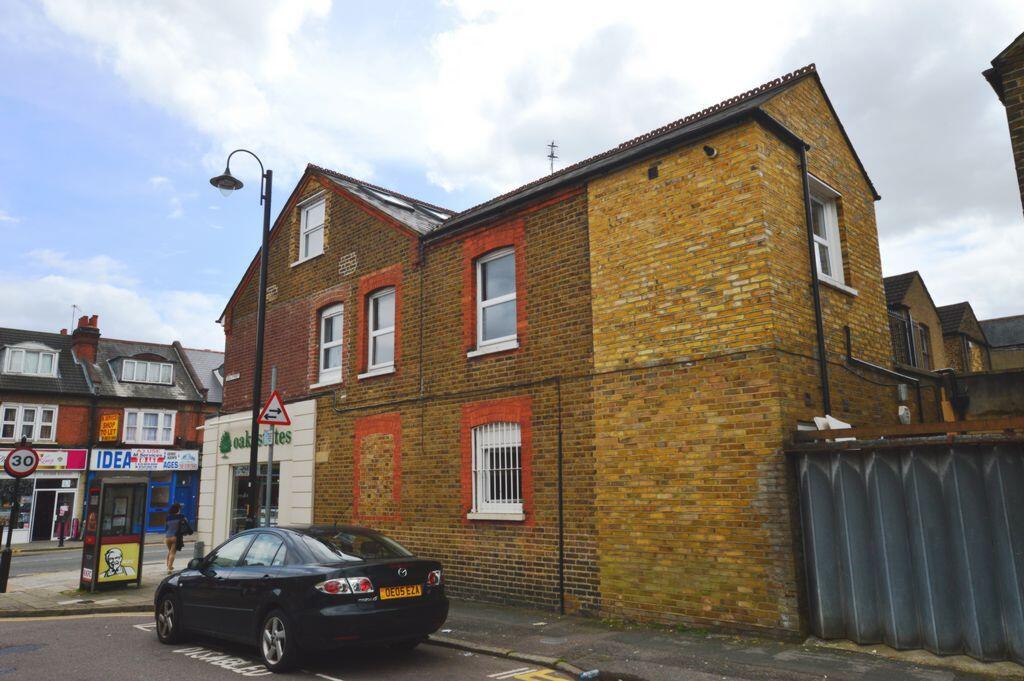 2 bed 1st Floor Flat for rent in Watford. From Oak Estates and Financial Services