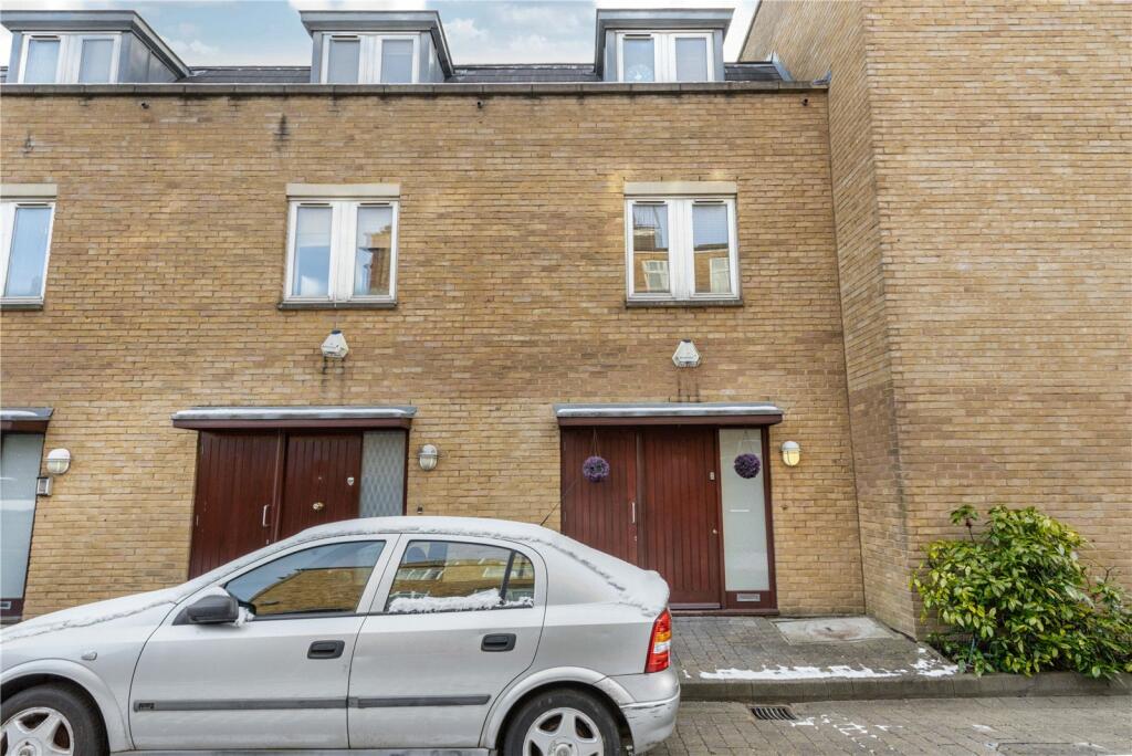 3 bed End Terraced House for rent in London. From Oakhill Residential
