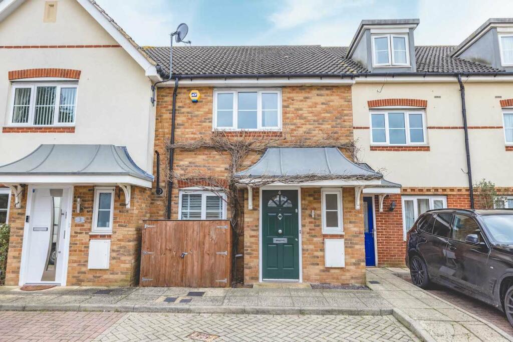 3 bed Mid Terraced House for rent in Uxbridge. From Oakwood Estates