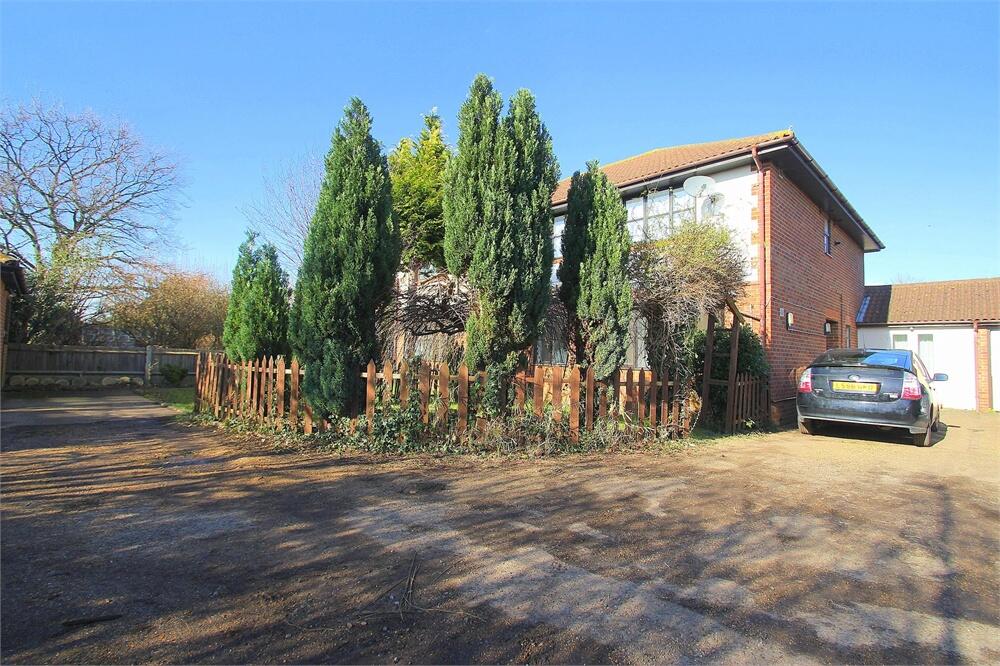 4 bed Semi-Detached House for rent in West Drayton. From Oakwood Estates