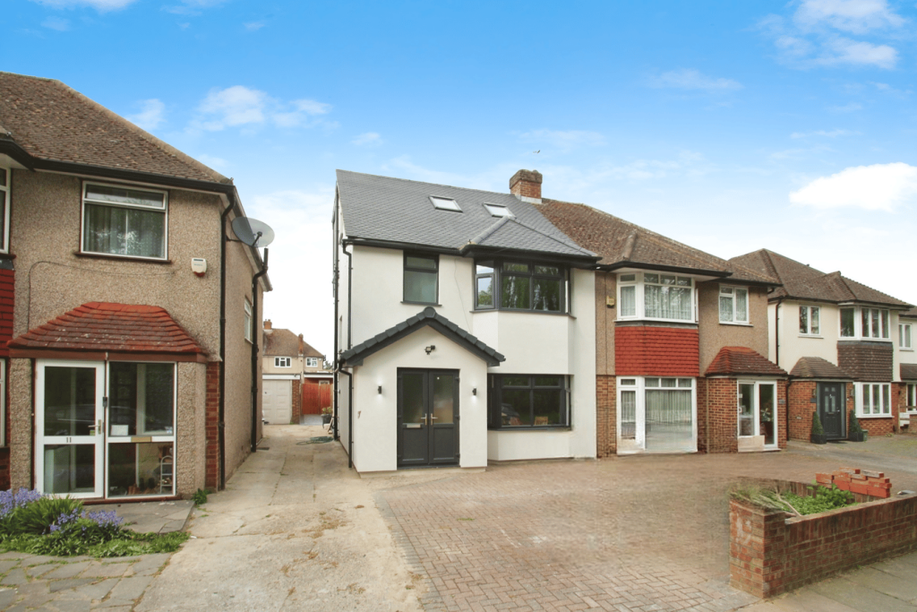 6 bed Semi Detached for rent in West Drayton. From Oakwood Estates