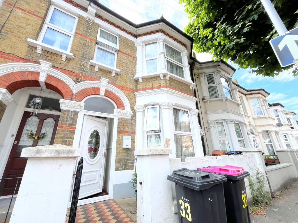 1 bed Mid Terraced House for rent in Southend-on-Sea. From Ocean Residential - Westcliff-on-Sea