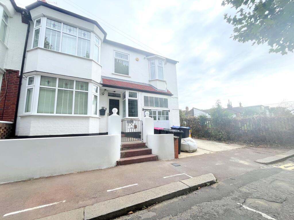 4 bed End of Terrace for rent in Southend-on-Sea. From Ocean Residential - Westcliff-on-Sea