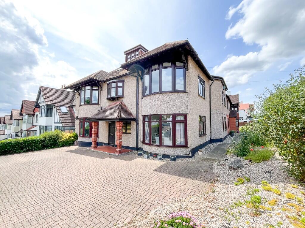 2 bed 1st Floor Flat for rent in Southend-on-Sea. From Ocean Residential - Westcliff-on-Sea