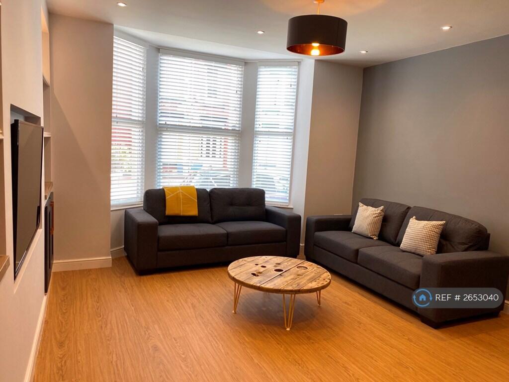 6 bed Mid Terraced House for rent in Liverpool. From OpenRent