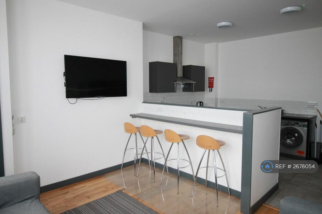 5 bed 1st Floor Flat for rent in Liverpool. From OpenRent