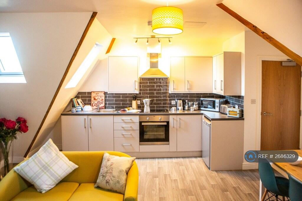 3 bed 1st Floor Flat for rent in Huddersfield. From OpenRent