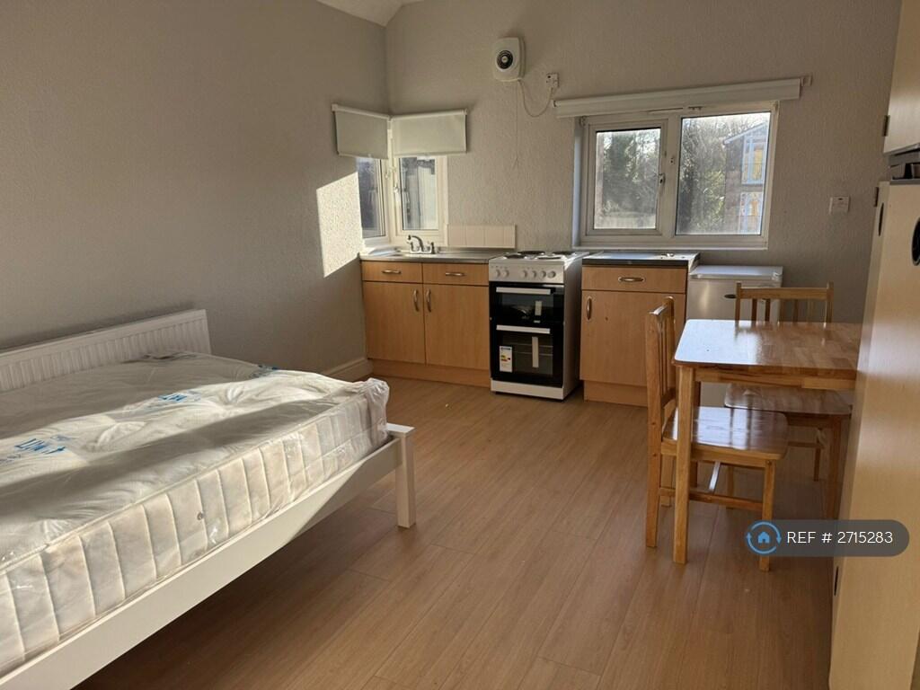 1 bed House Share for rent in Watford. From OpenRent