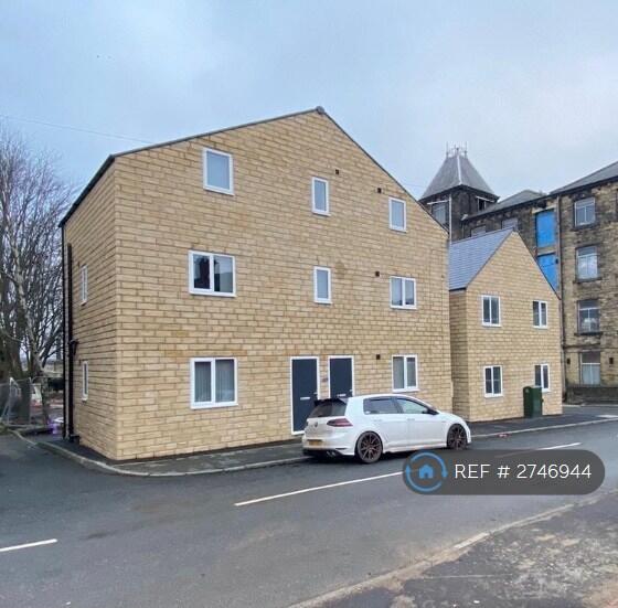 2 bed 1st Floor Flat for rent in Elland. From OpenRent