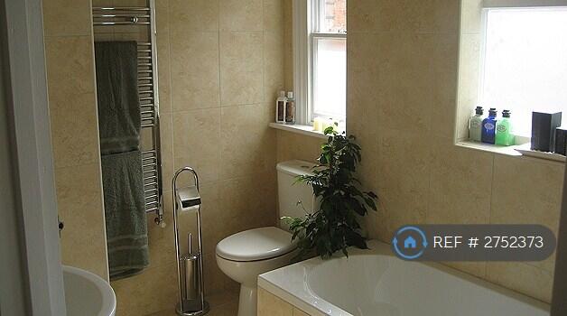 6 bed Mid Terraced House for rent in Northampton. From OpenRent