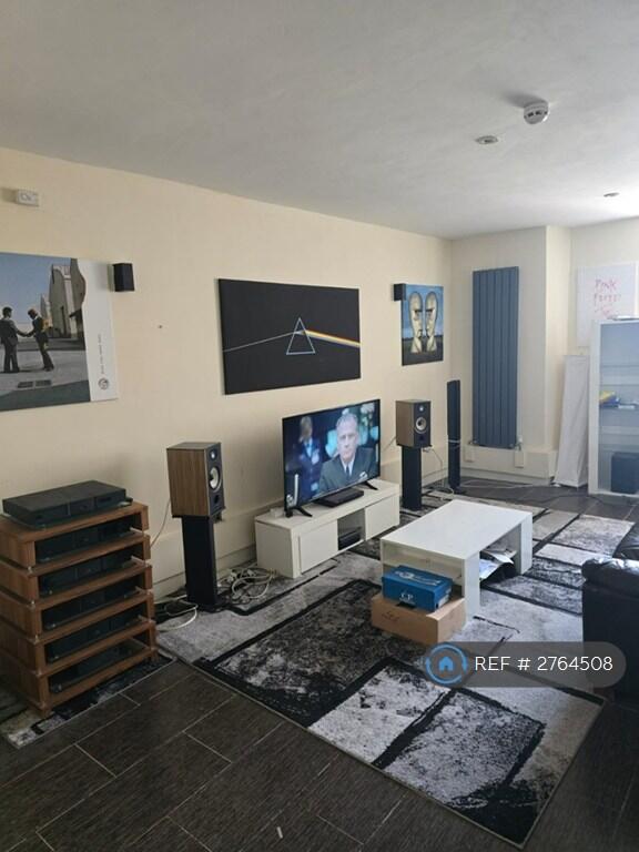 1 bed 1st Floor Flat for rent in Brecon. From OpenRent