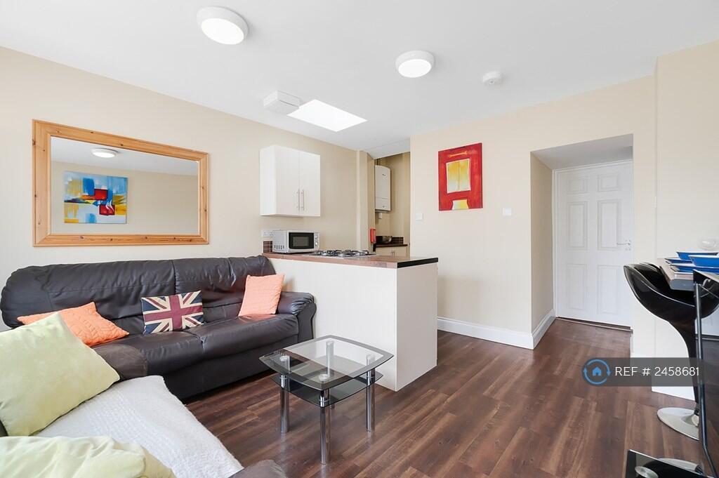 5 bed Mid Terraced House for rent in Plymouth. From OpenRent