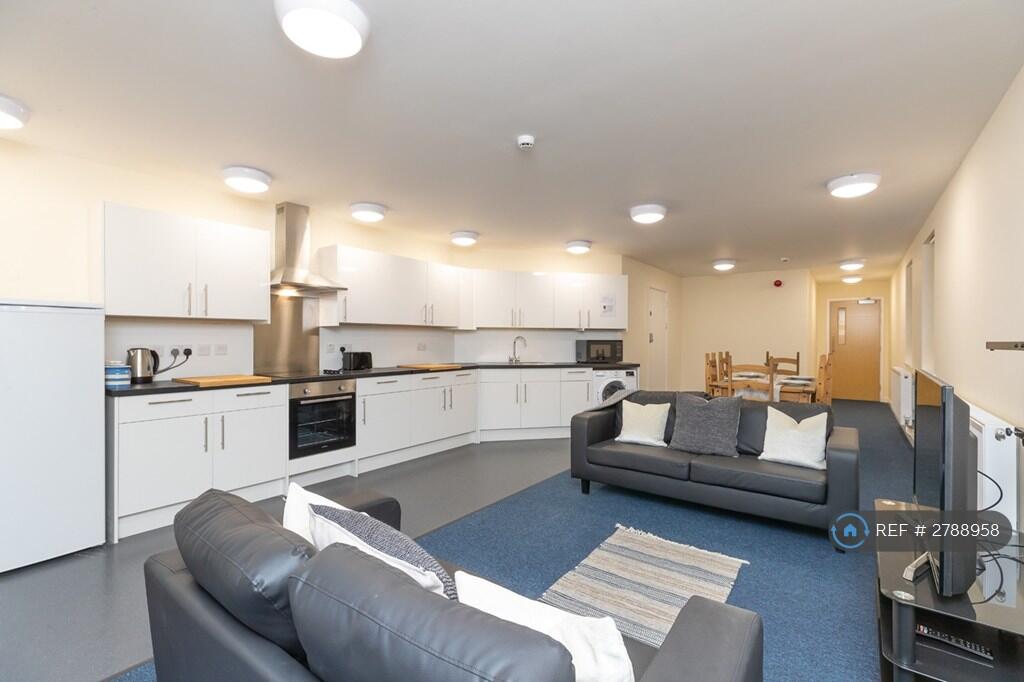 1 bed 1st Floor Flat for rent in Whitnash. From OpenRent