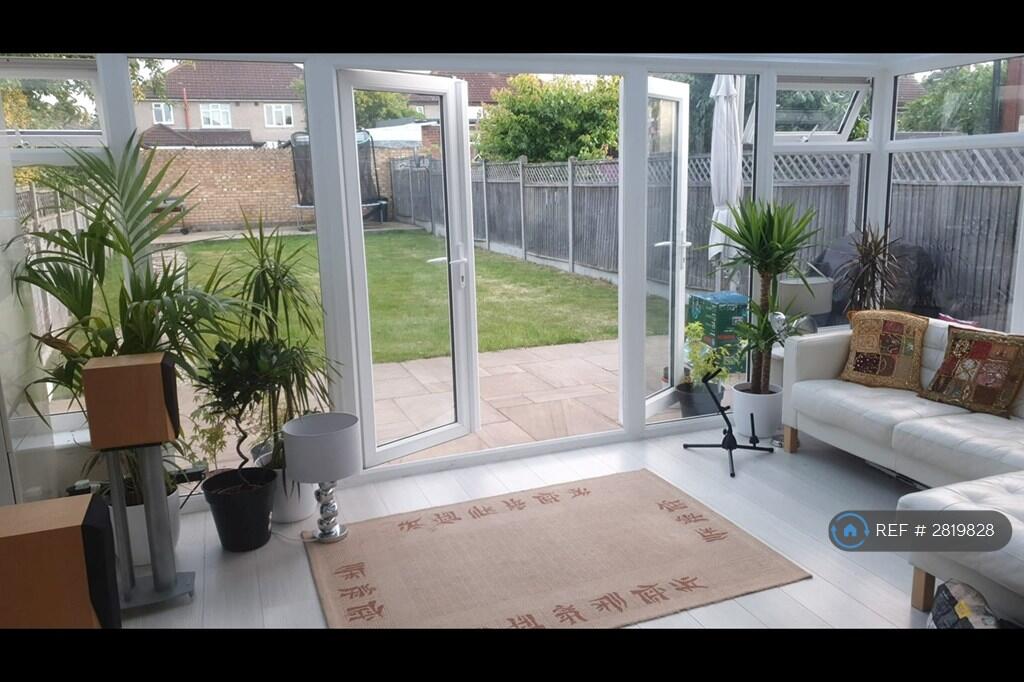 1 bed House Share for rent in Waltham Cross. From OpenRent 1 bed House Share for rent in Waltham Cross. From OpenRent