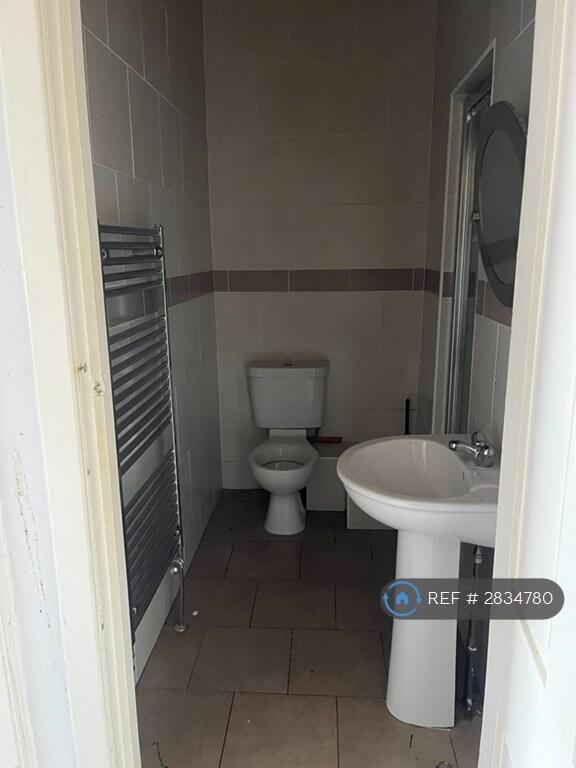 1 bed 1st Floor Flat for rent in Dalry. From OpenRent