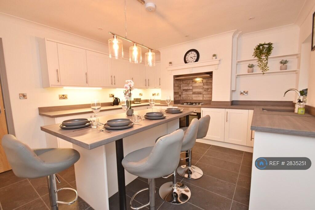 4 bed Mid Terraced House for rent in Rawtenstall. From OpenRent