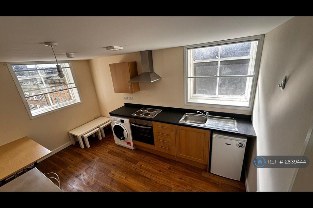 1 bed 1st Floor Flat for rent in Bradford. From OpenRent