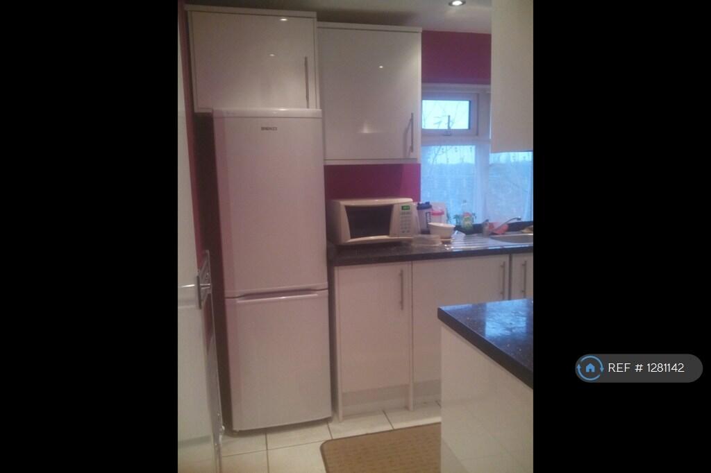 1 bed House Share for rent in Frogmore. From OpenRent 1 bed House Share for rent in Frogmore. From OpenRent