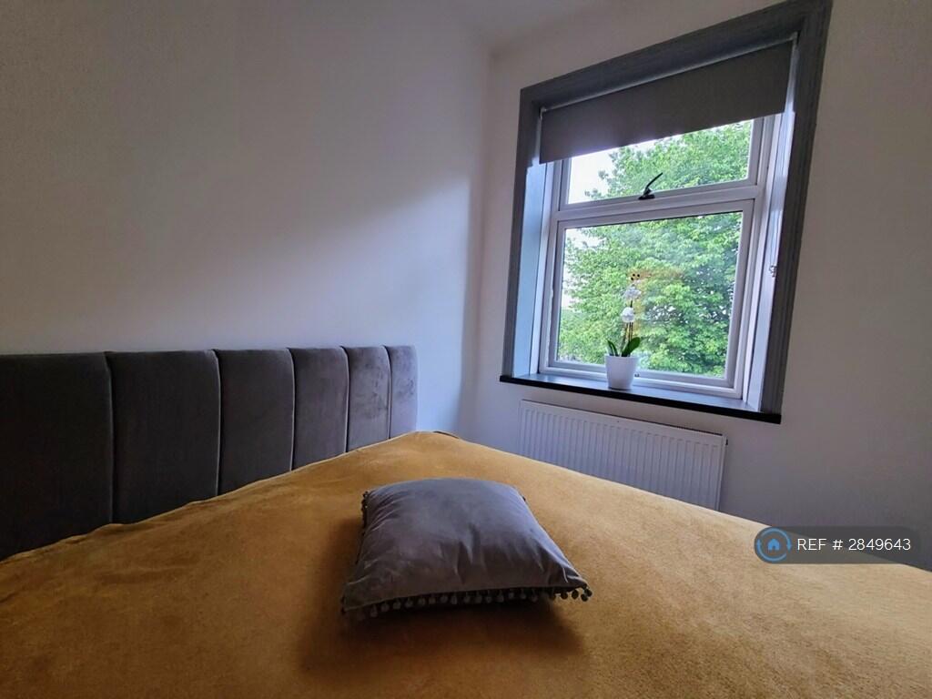 1 bed House Share for rent in Huddersfield. From OpenRent