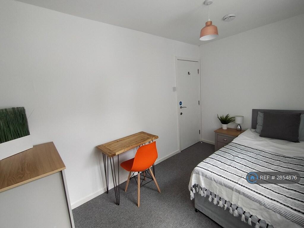 5 bed Mid Terraced House for rent in Northampton. From OpenRent