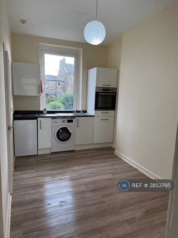 1 bed 1st Floor Flat for rent in Helensburgh. From OpenRent