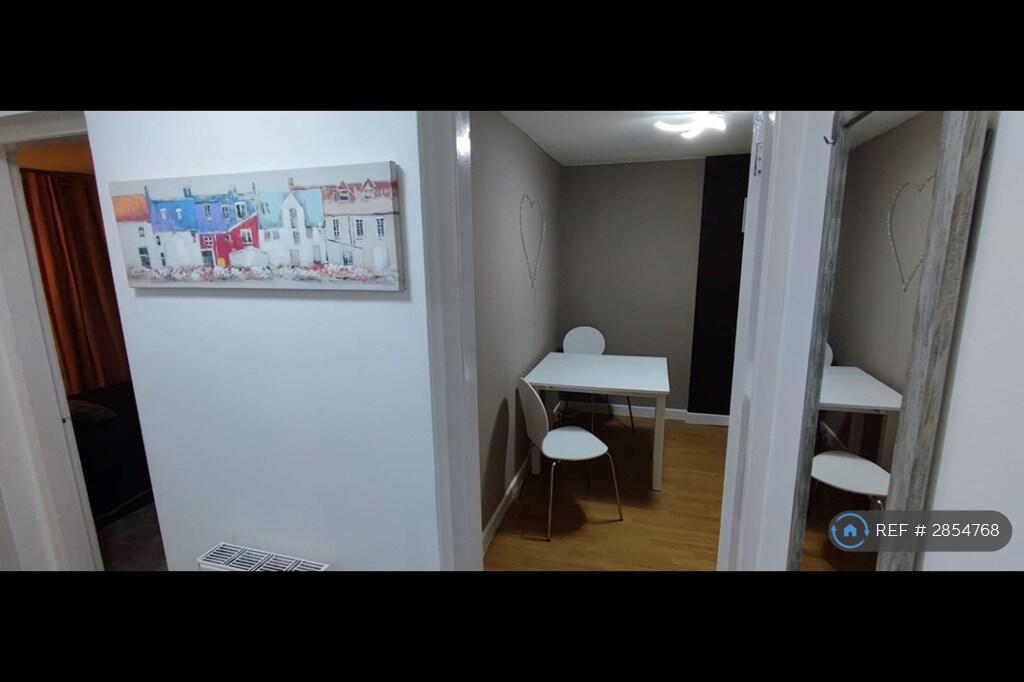 1 bed 1st Floor Flat for rent in Kilsyth. From OpenRent