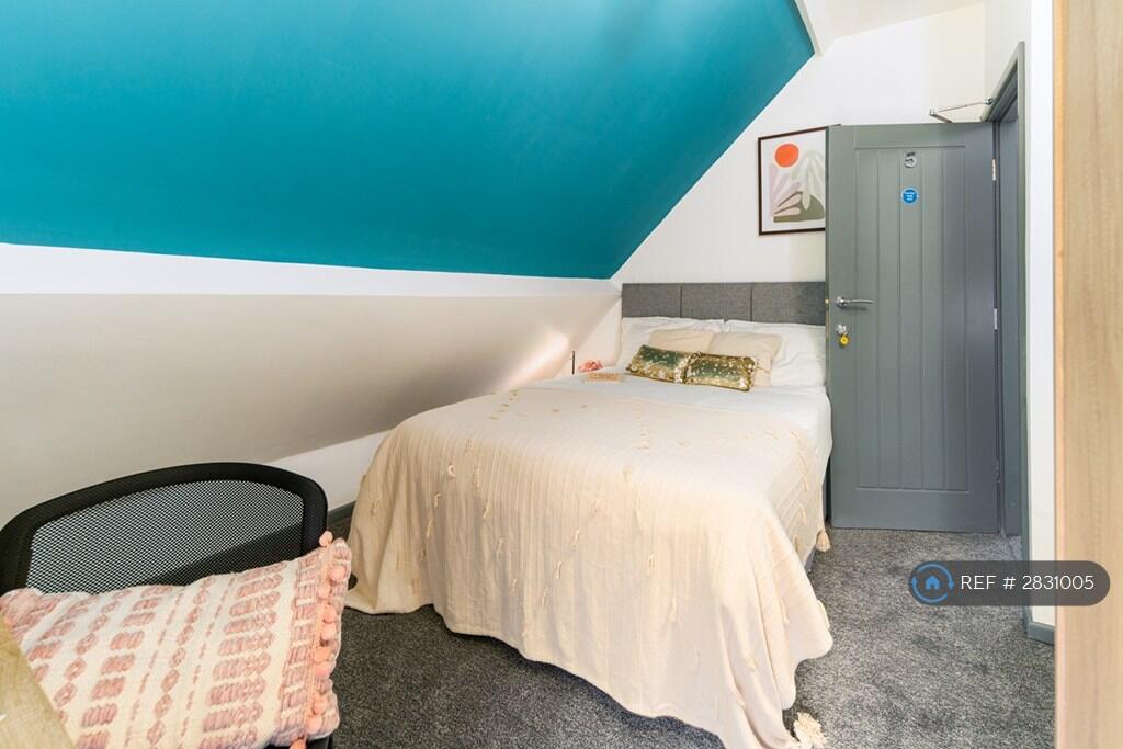 1 bed House Share for rent in Lees. From OpenRent