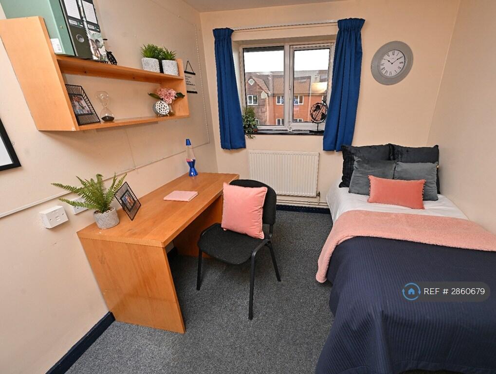 1 bed Flat Share for rent in Little Lever. From OpenRent