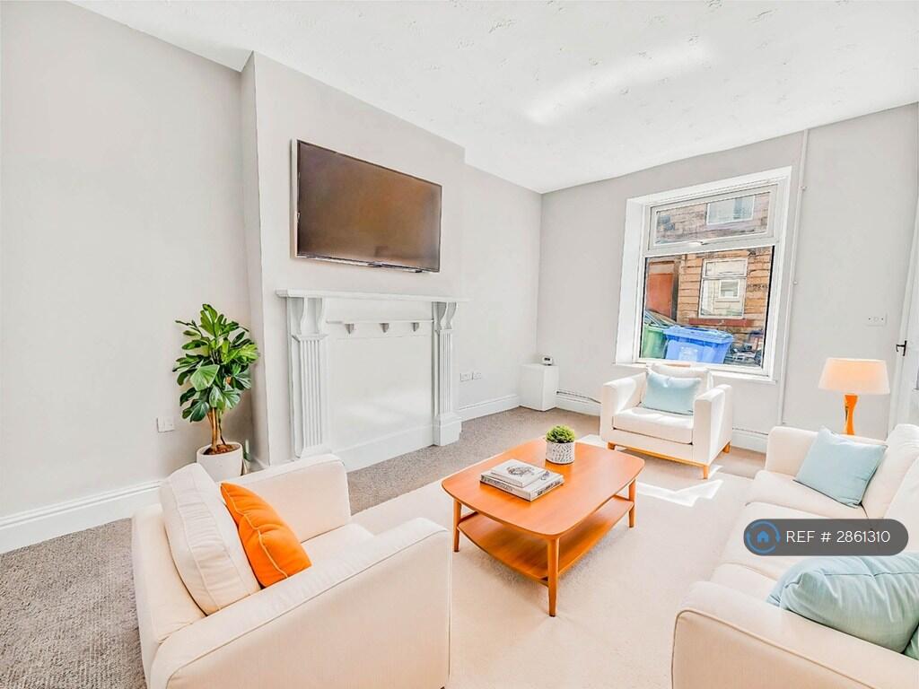 2 bed Mid Terraced House for rent in Bacup. From OpenRent