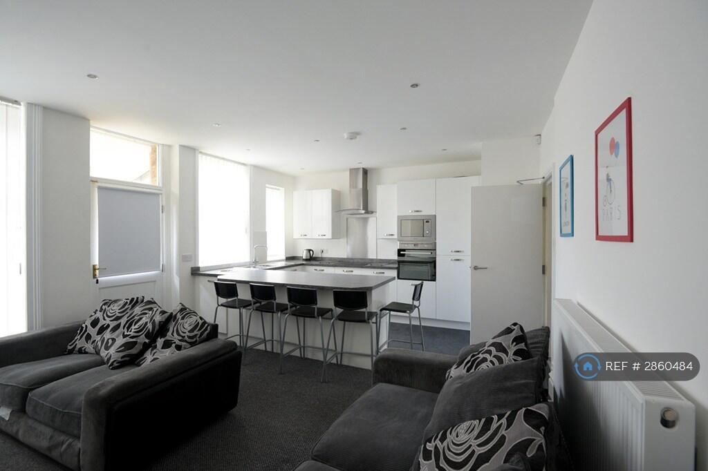 1 bed House Share for rent in Huddersfield. From OpenRent