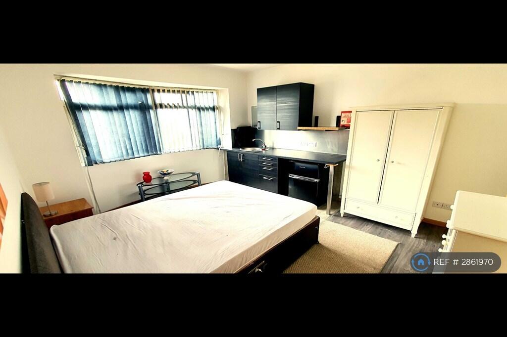 1 bed House Share for rent in Poole. From OpenRent