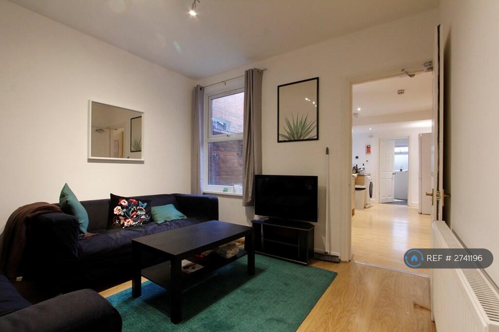 6 bed Mid Terraced House for rent in Reading. From OpenRent