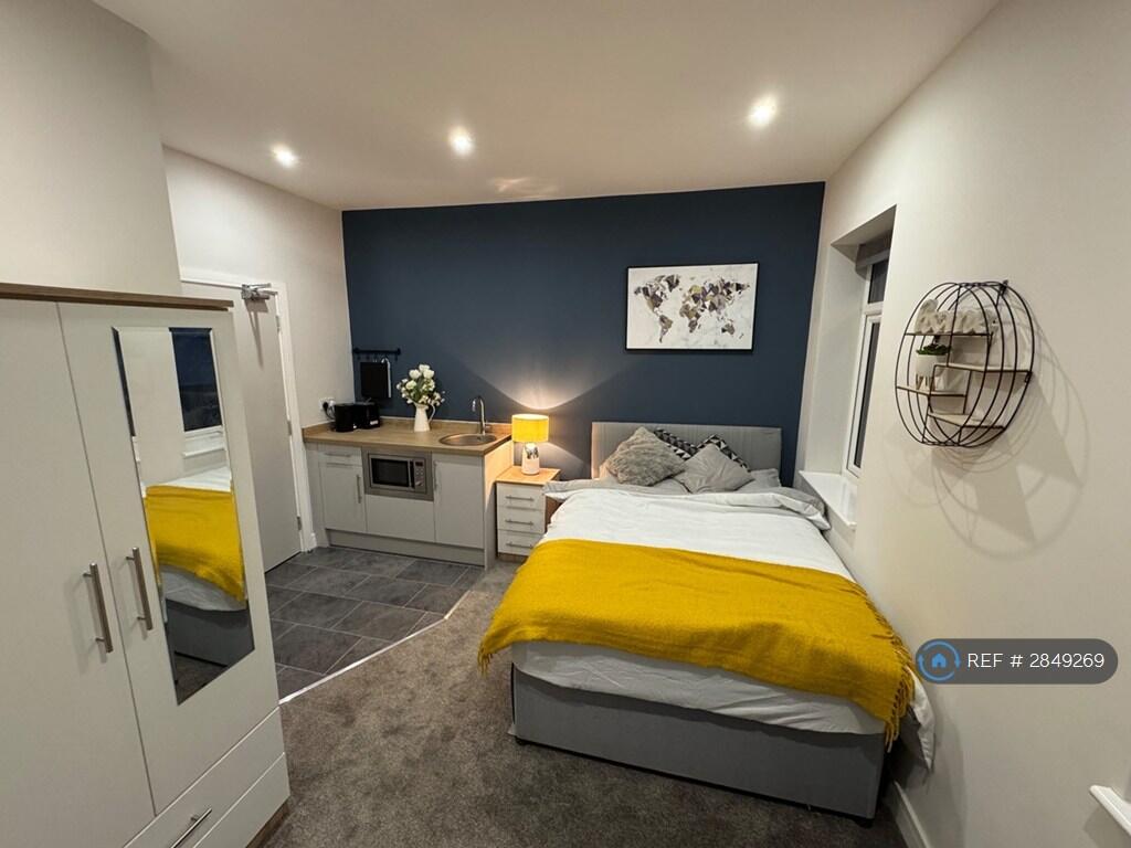 8 bed Semi Detached for rent in Hanchurch. From OpenRent