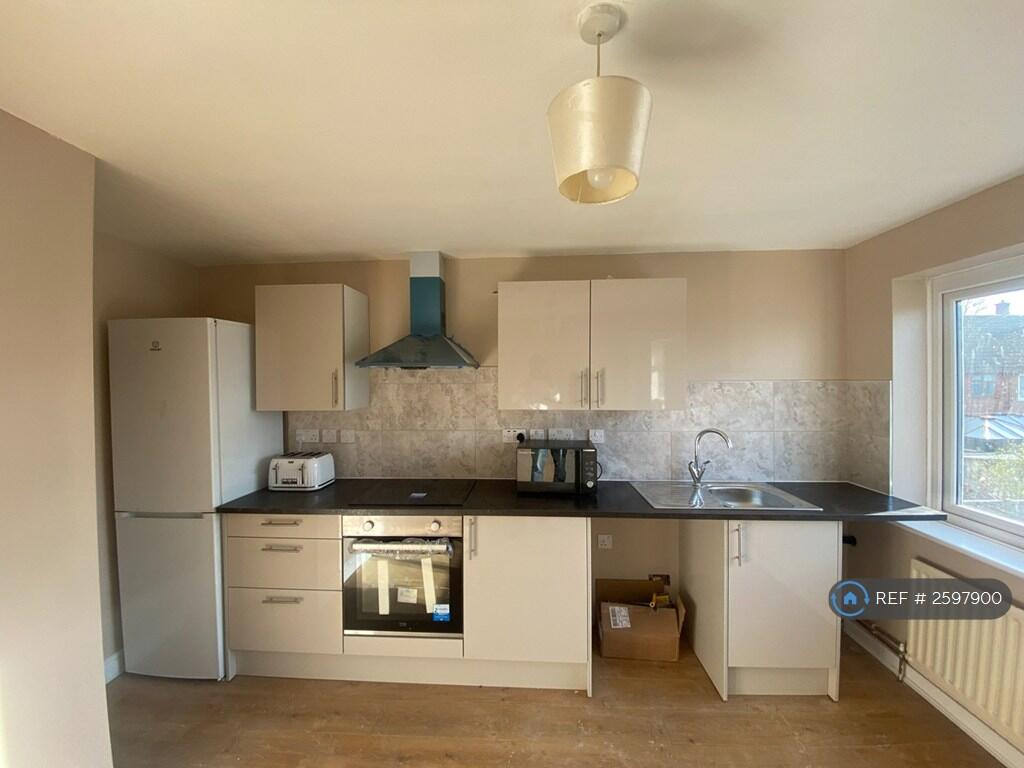 1 bed 1st Floor Flat for rent in Coventry. From OpenRent