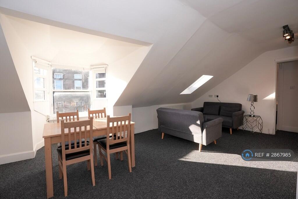 2 bed 1st Floor Flat for rent in Stirling. From OpenRent